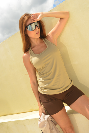 Camisilla lisa deportiva.