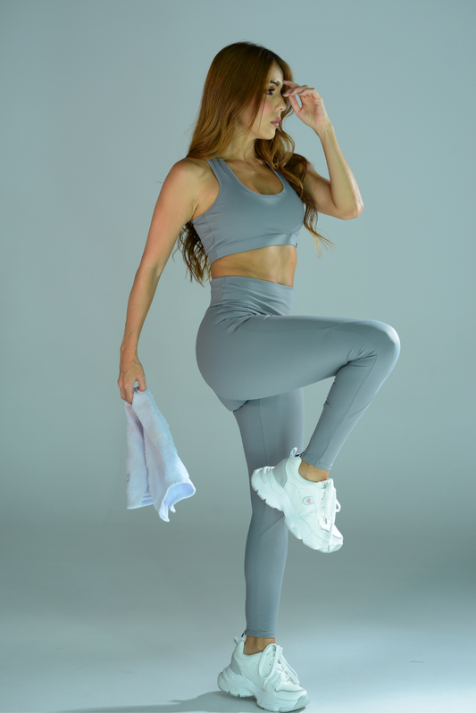 REF: 015186 Leggin con cortes y pasador en pretina para toalla.