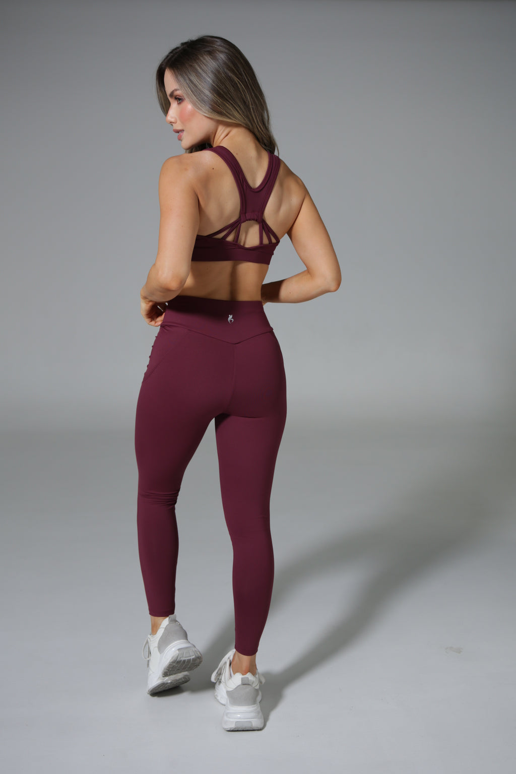 LEGGINS CON ASENTADOS EN FRENTE Y PRENSES EN COSTADO