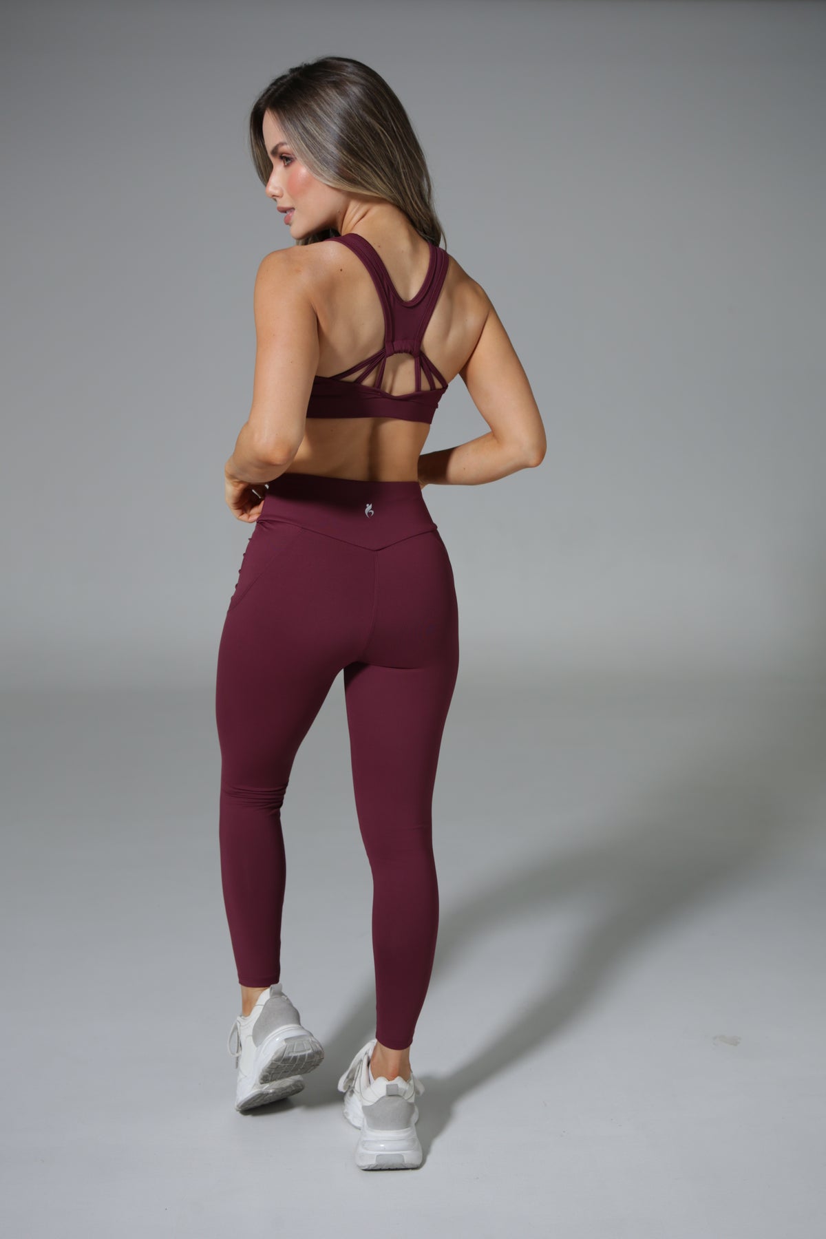 LEGGINS CON ASENTADOS EN FRENTE Y PRENSES EN COSTADO