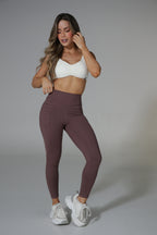 LEGGINS CON ASENTADOS EN FRENTE Y PRENSES EN COSTADO