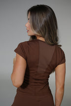 CAMISETA CORTE ESPALDA EN MALLA