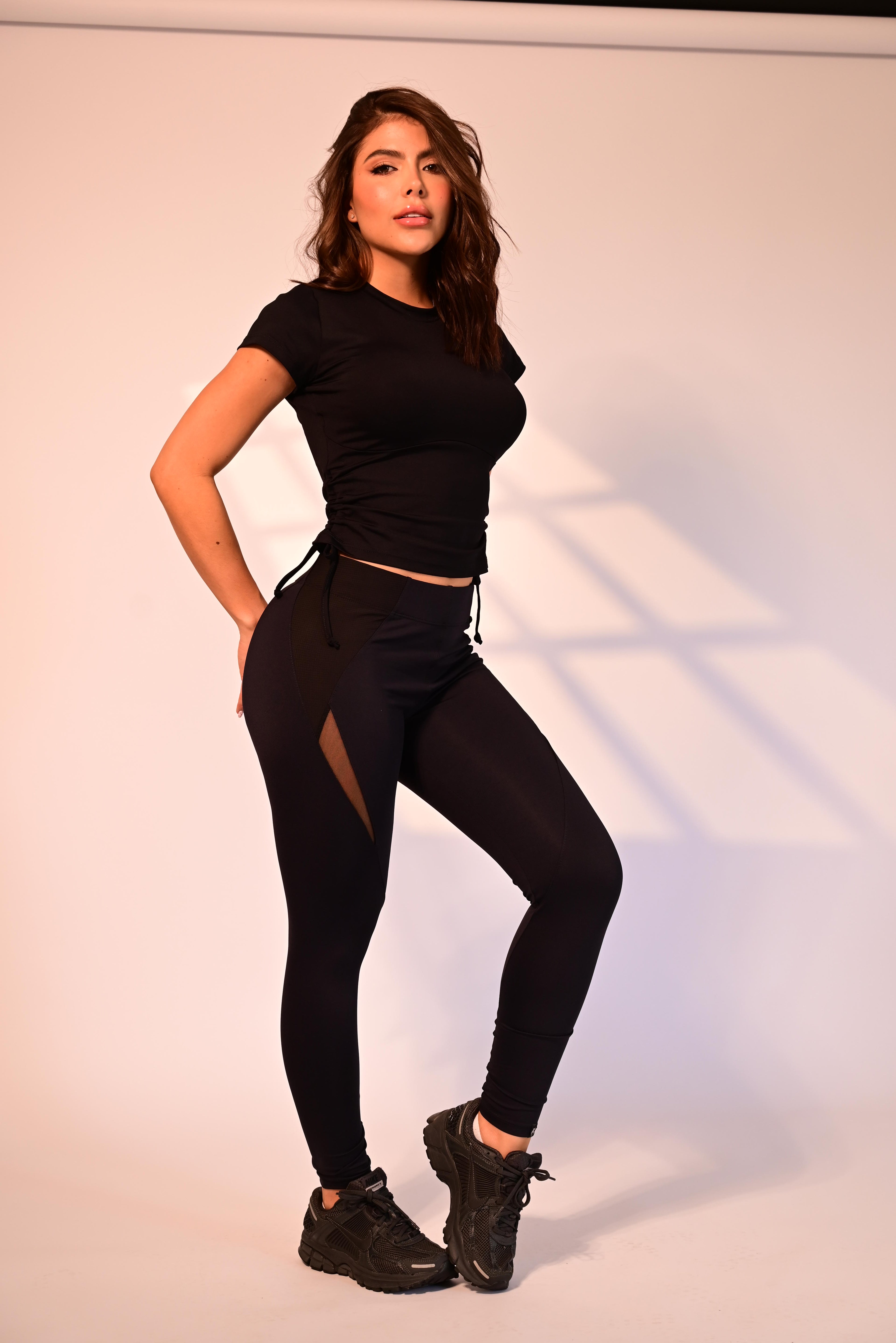 REF: 015187 LEGGIN ENCARTERADO CON CORTES MALLA EN CONTRASTE