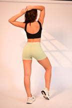 REF: 02104 Short encarterado con cortes asentados