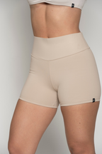 SHORT BÁSICO DE CONTROL EN PRETINA DELANTERA