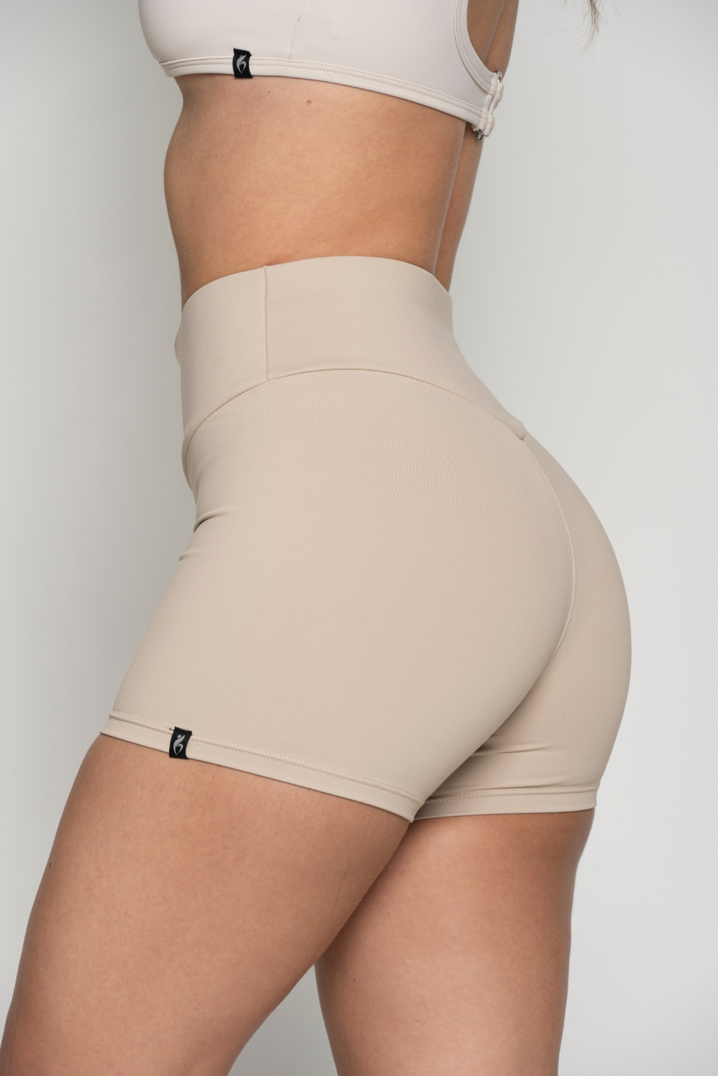 SHORT BÁSICO DE CONTROL EN PRETINA DELANTERA