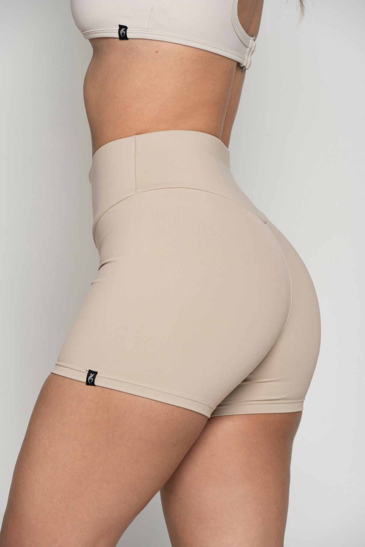 SHORT BÁSICO DE CONTROL EN PRETINA DELANTERA