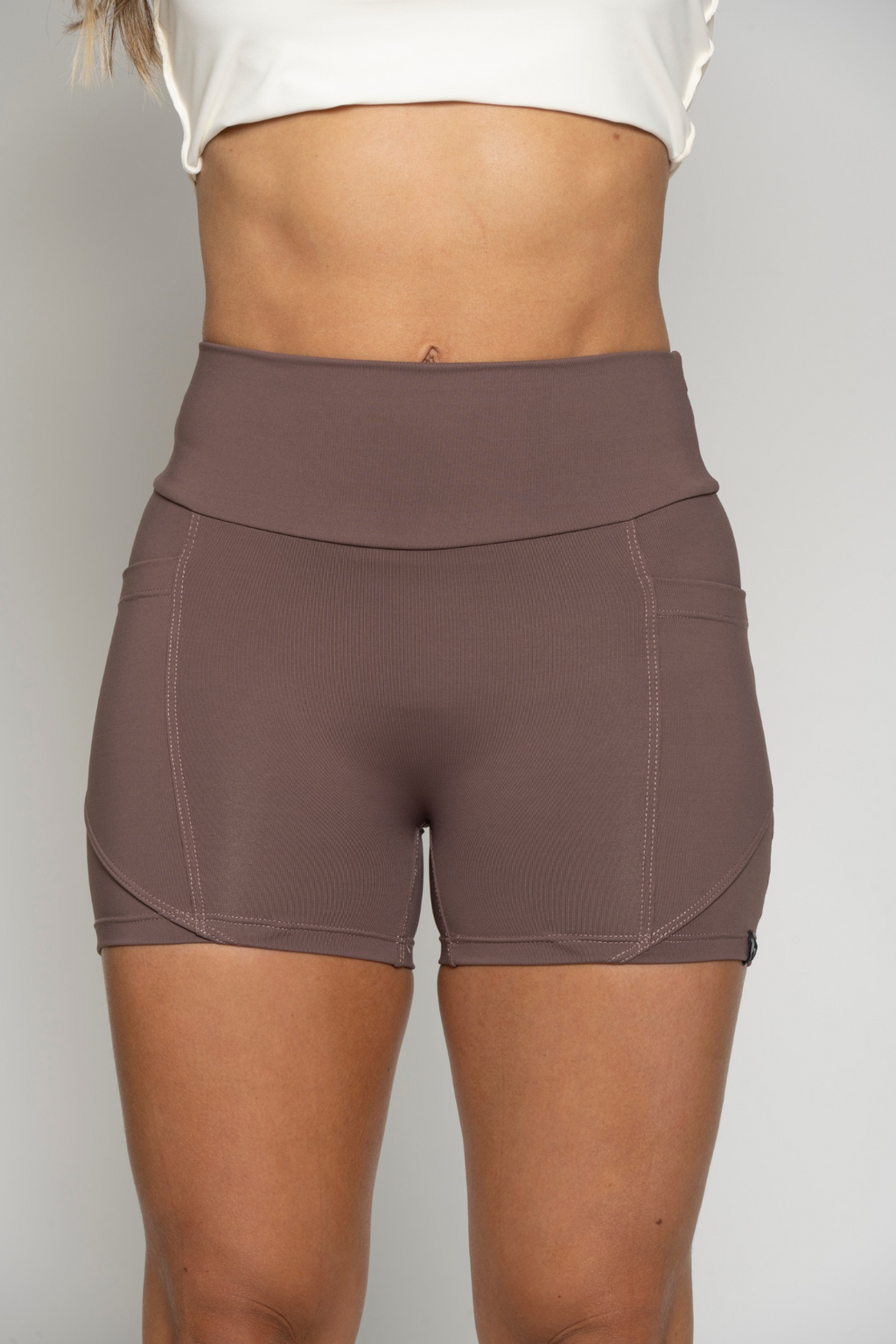 SHORT CORTES FRENTE Y BOLSILLOS