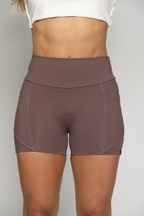 SHORT CORTES FRENTE Y BOLSILLOS